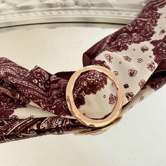 Set of 4 Gold-Toned Round Scarf Rings – Hammered T-Shirt Tie Clips / Scarf Styli - Picture 5 of 15